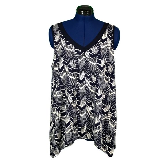 Front of Closet Women's Black and White Printed Blouse Size: 2X - Pre-Owned - Picture 1 of 9
